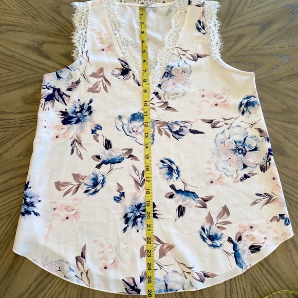 Lace trim floral tank - Picture 8 of 9